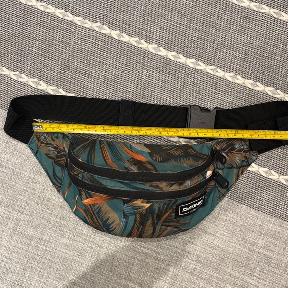 Dakine Floral Fanny Pack - Picture 5 of 7